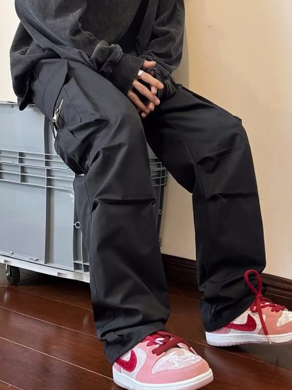 Pantalones cargo fruncidos lisos con múltiples bolsillos para hombre-1