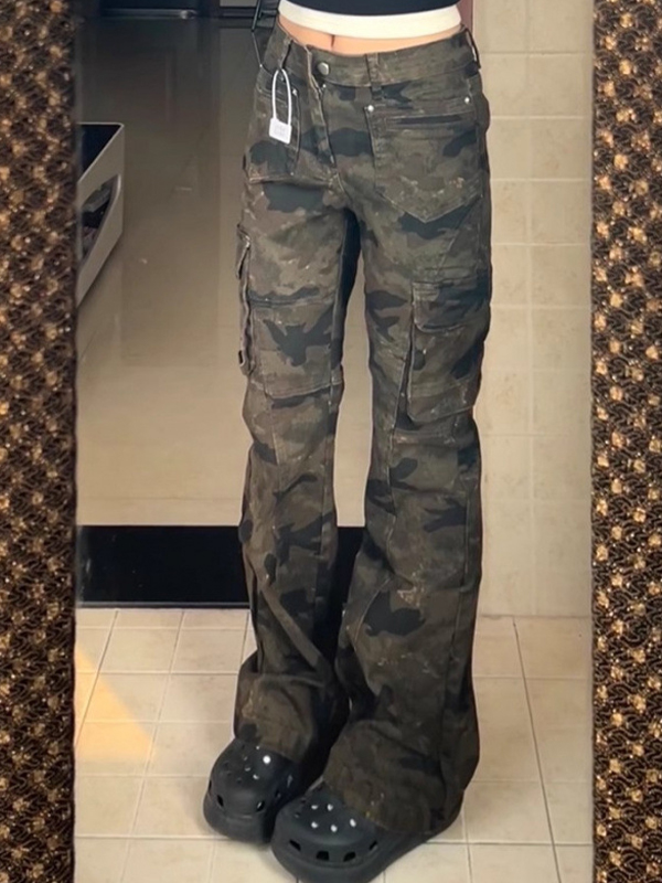 Vaqueros acampanados estilo camuflaje de American High Street-2